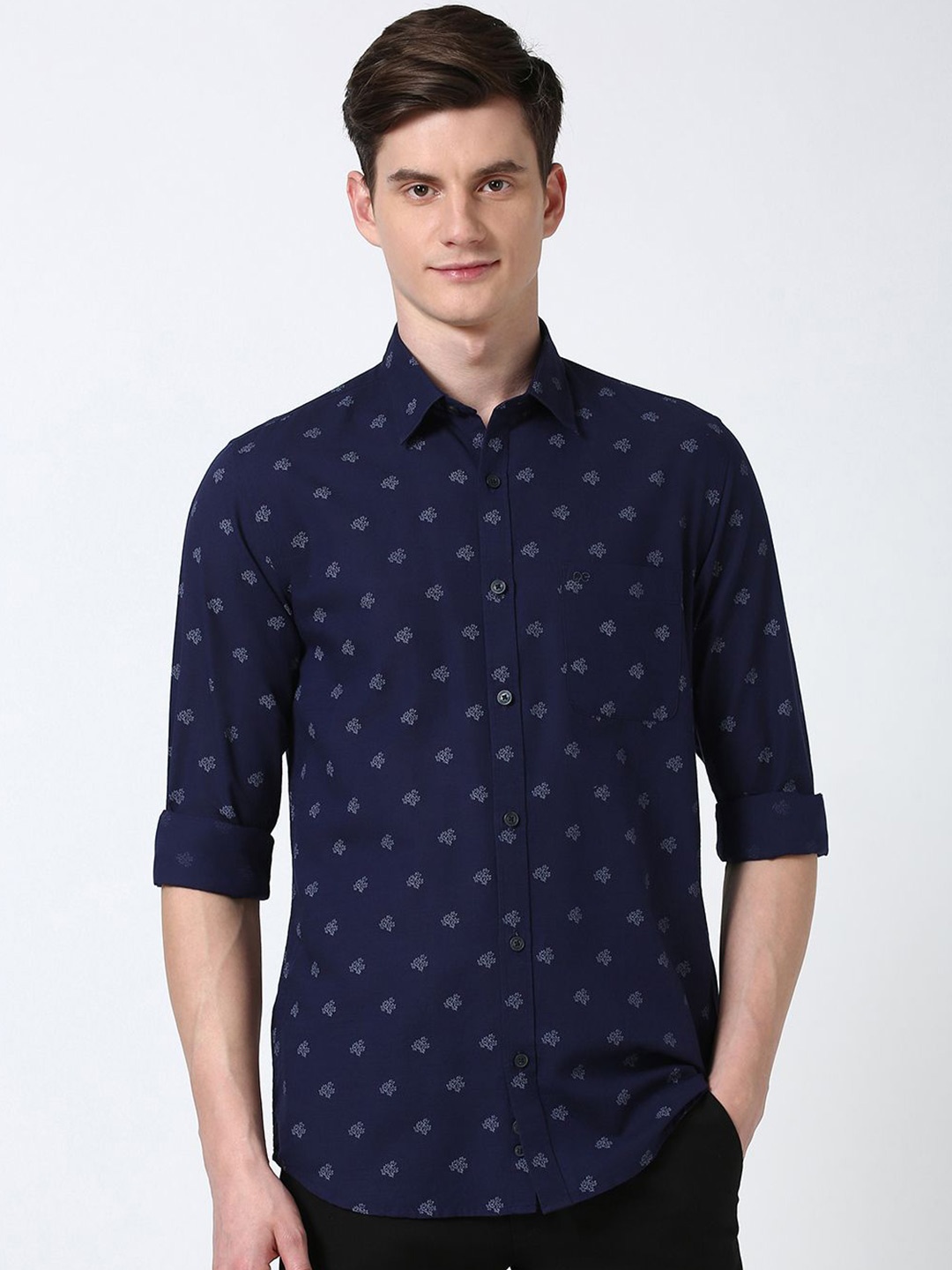 

Peter England Casuals Men Slim Fit Floral Opaque Printed Casual Shirt, Navy blue