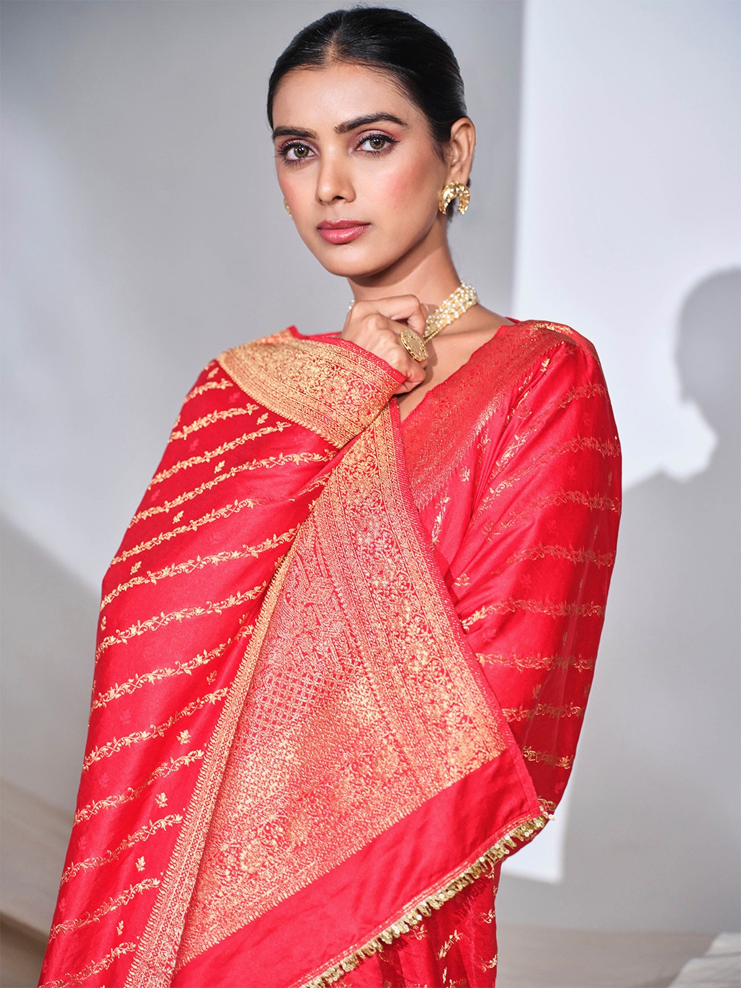 

Sangria Woven Design Zari Detail Banarasi Saree With Unstitched Blouse, Red