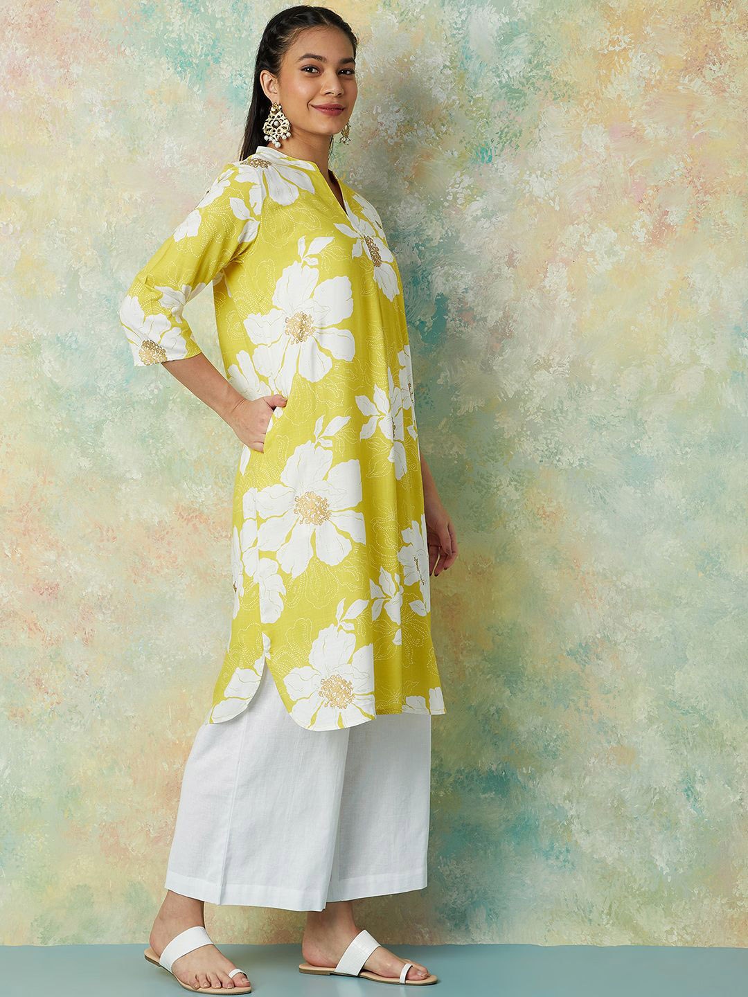 

Melange by Lifestyle Floral Printed Straight Kurta, Mustard