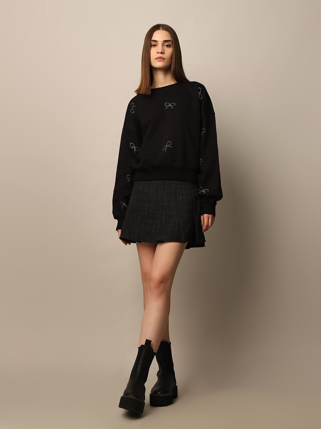 

ONLY Women Embellished Long Sleeves Sweatshirt, Black