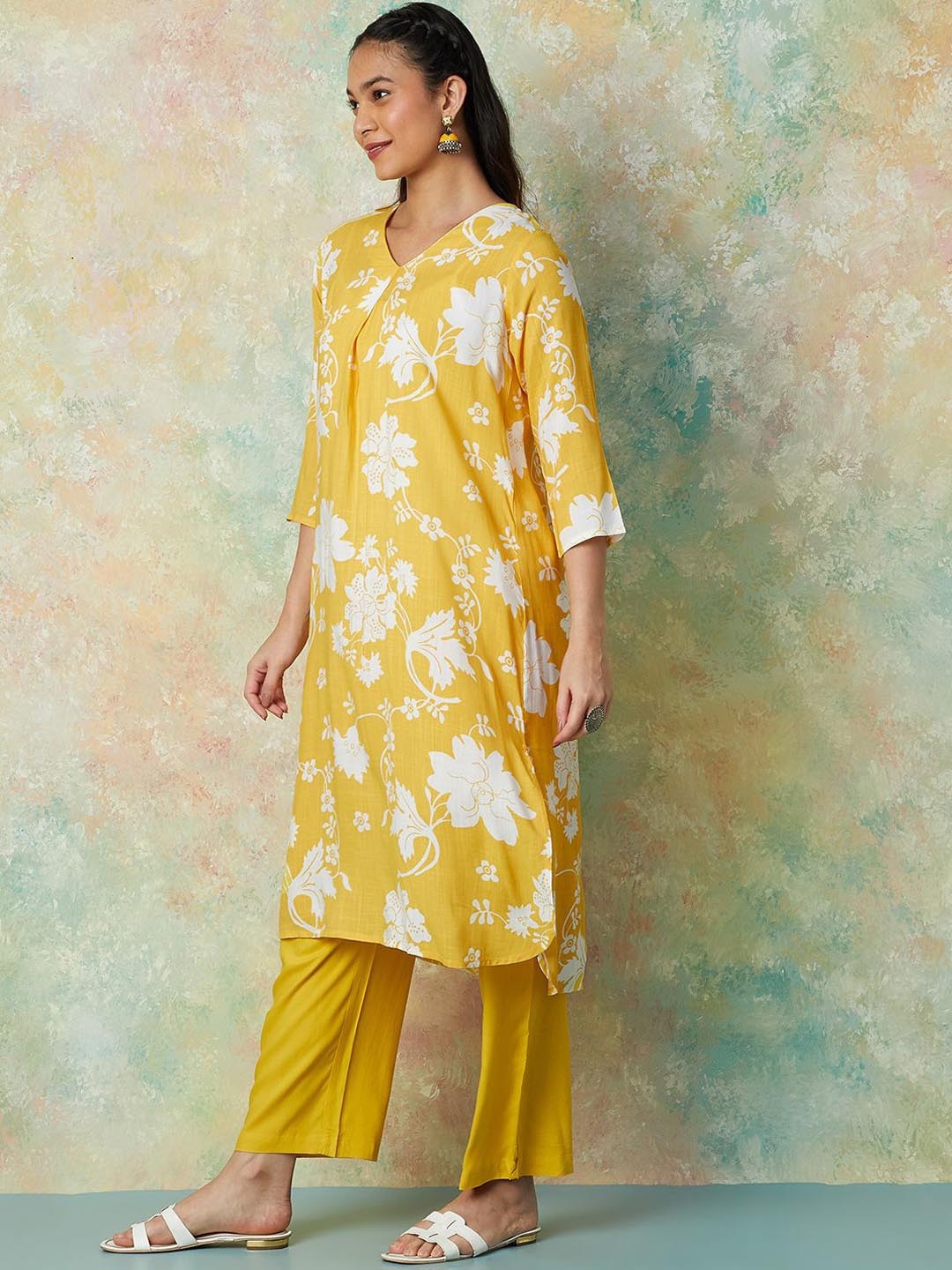 

Melange by Lifestyle Floral Printed Straight Kurta, Yellow