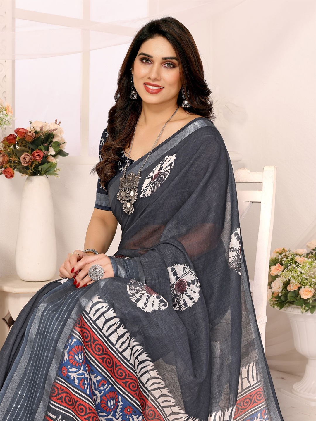 

vj fashion Printed Zari Saree, Black