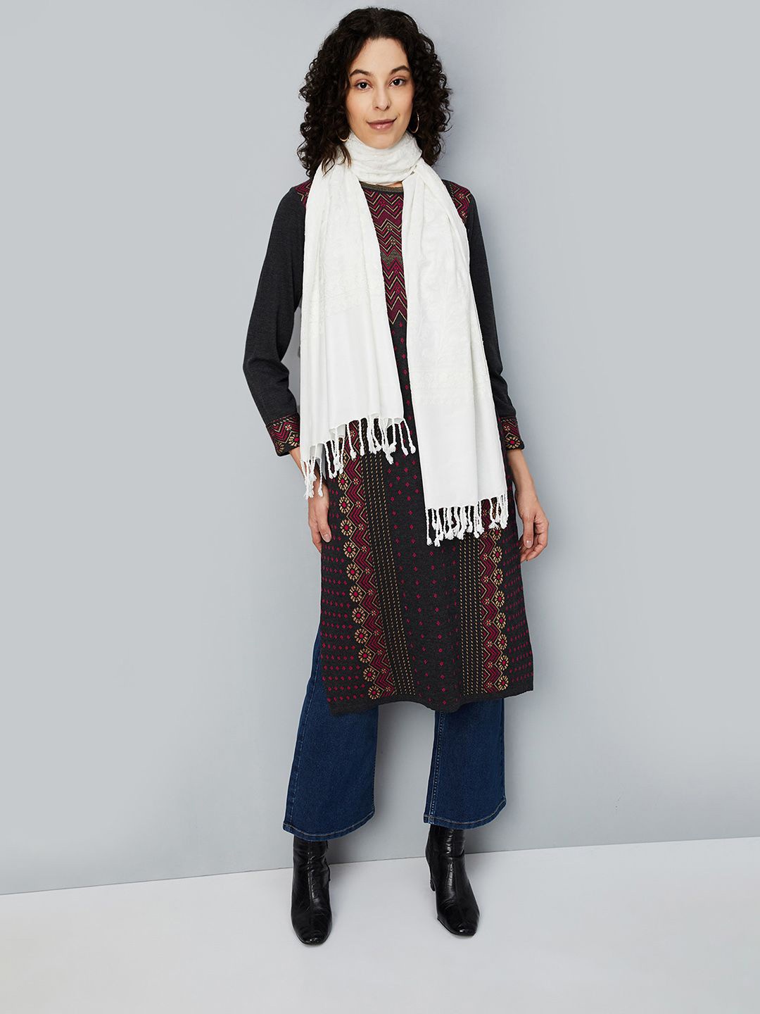 

max Floral Woven Design Shawl, White