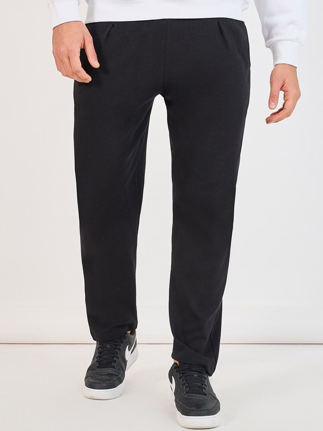 

Styli Relaxed-Fit Mid Rise Cotton Track Pants, Black