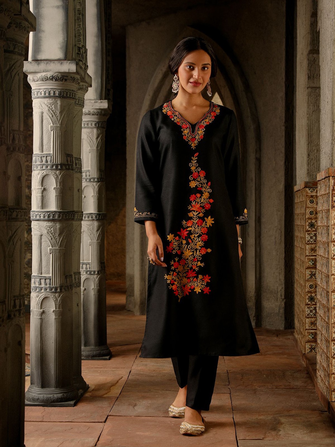 

House of Chikankari HOC Crafts Aari Woven Kurta Set, Black