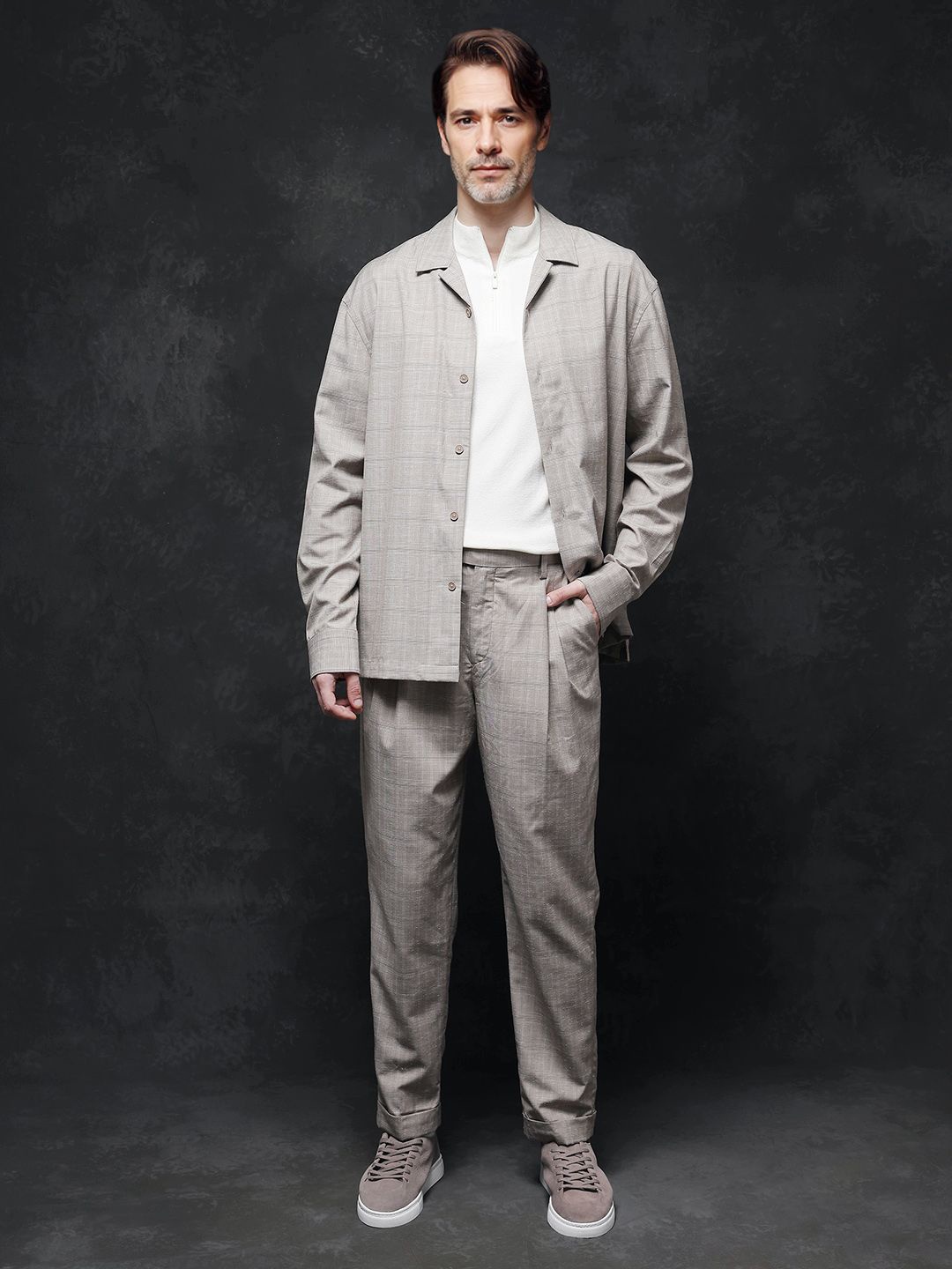 

RARE RABBIT Men Mid-Rise Pleated Joggers Trousers, Beige