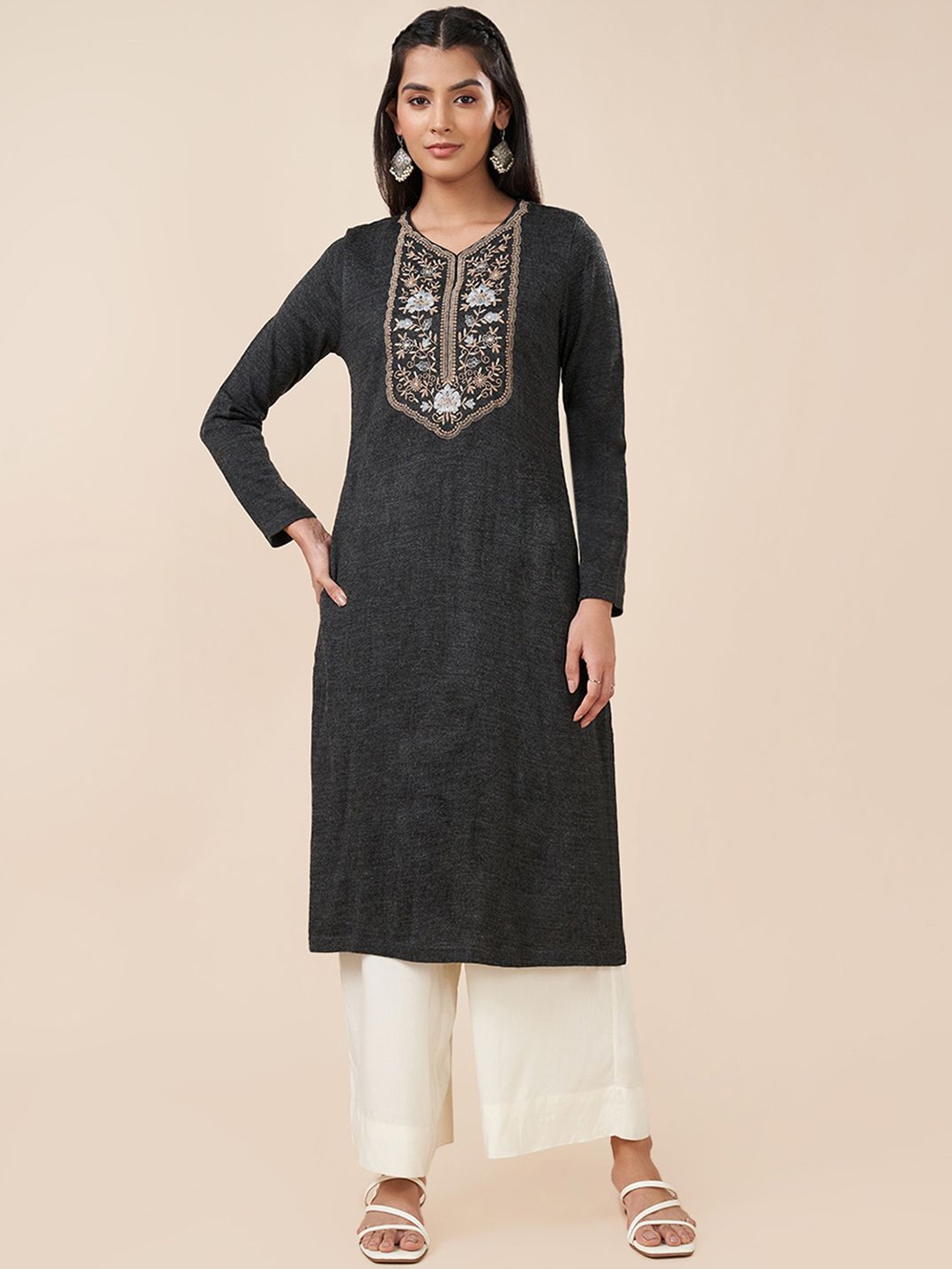 

RANGMANCH BY PANTALOONS Ethnic Motifs Thread Work Yoke Design Acrylic Kurta, Grey