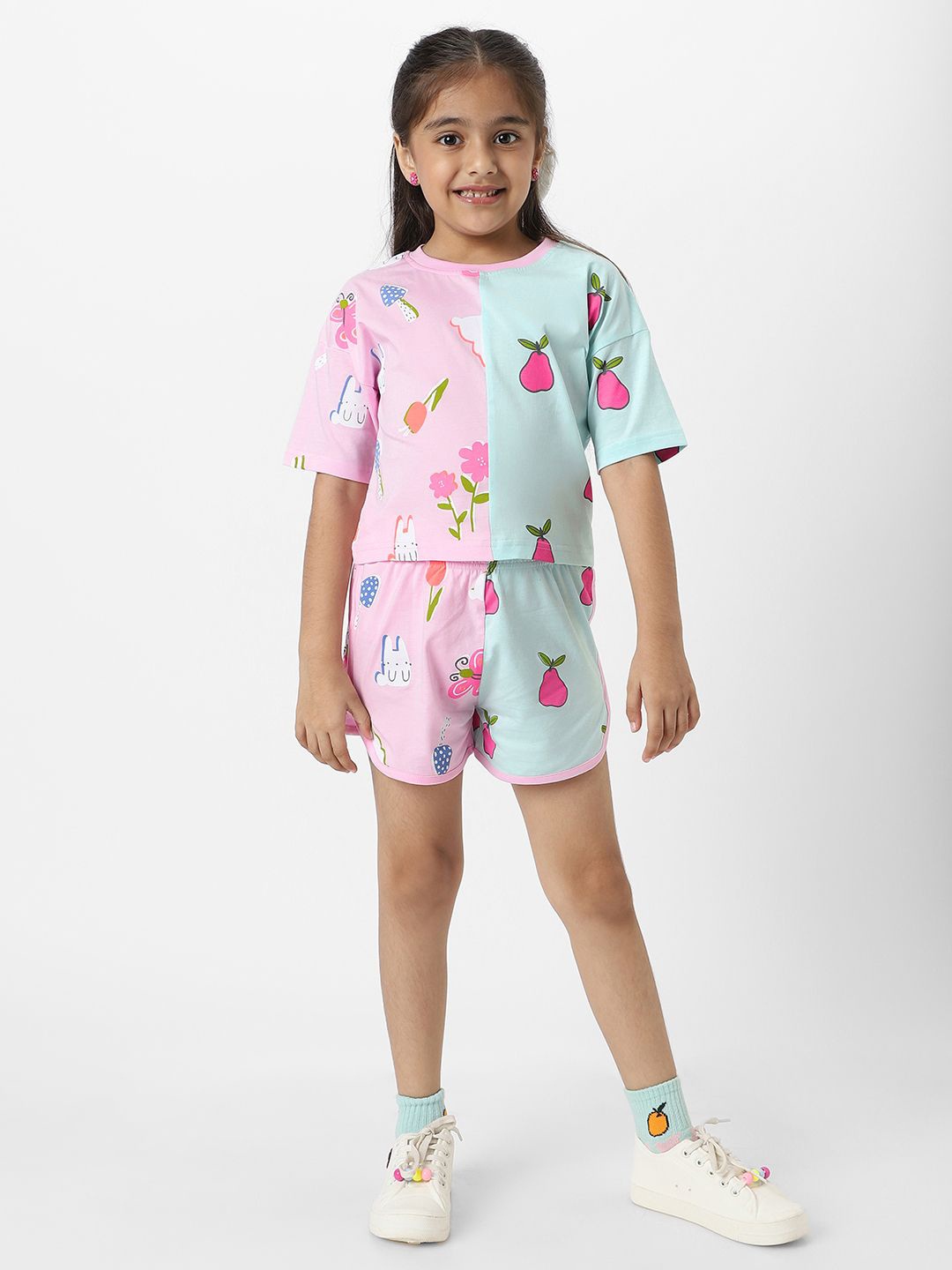 

Nauti Nati Girls Colourblocked Pure Cotton Graphic T-shirt and Shorts, Pink