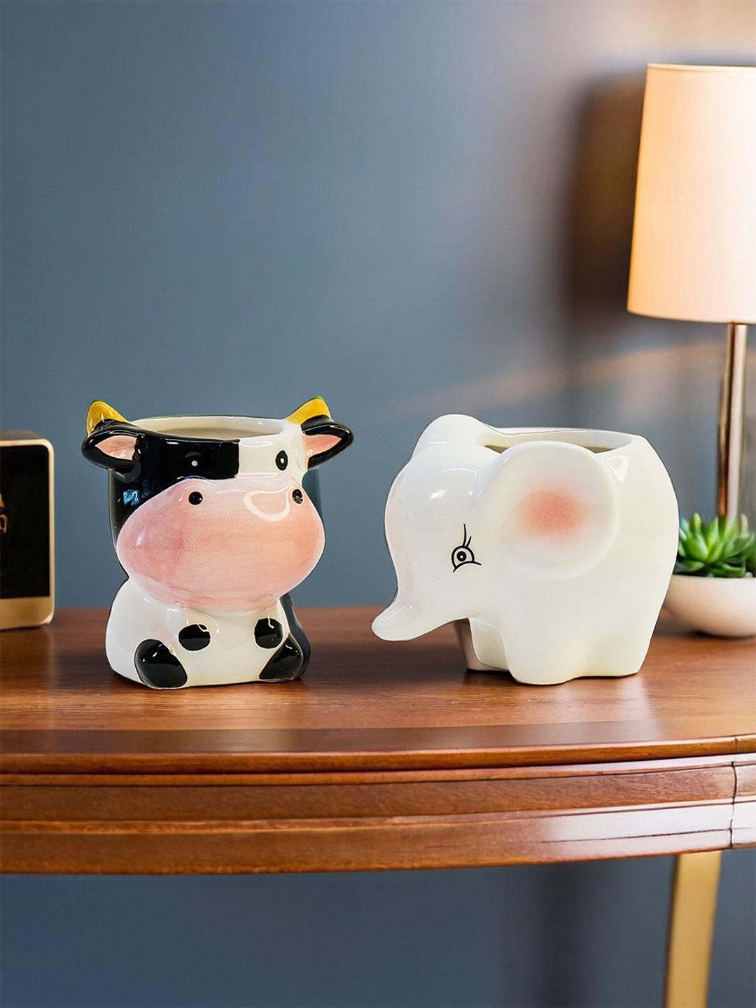 

Ekhasa White & Black 2 Pieces Textured Ceramic Planters