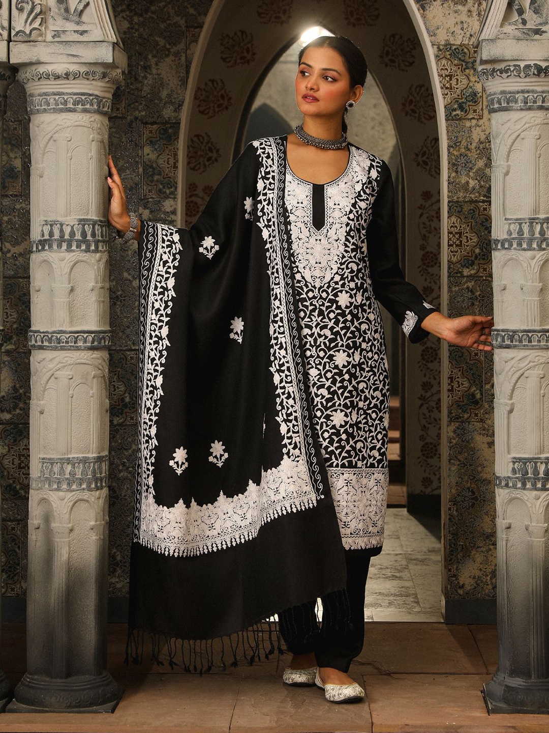 

House of Chikankari HOC Crafts Aari Woven Kurta Set, Black