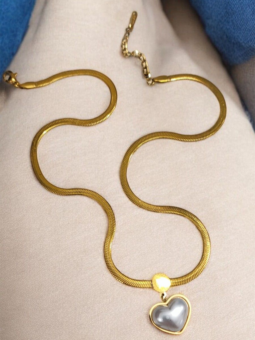 

Adc fashions Gold-Plated Heart Shaped Chain