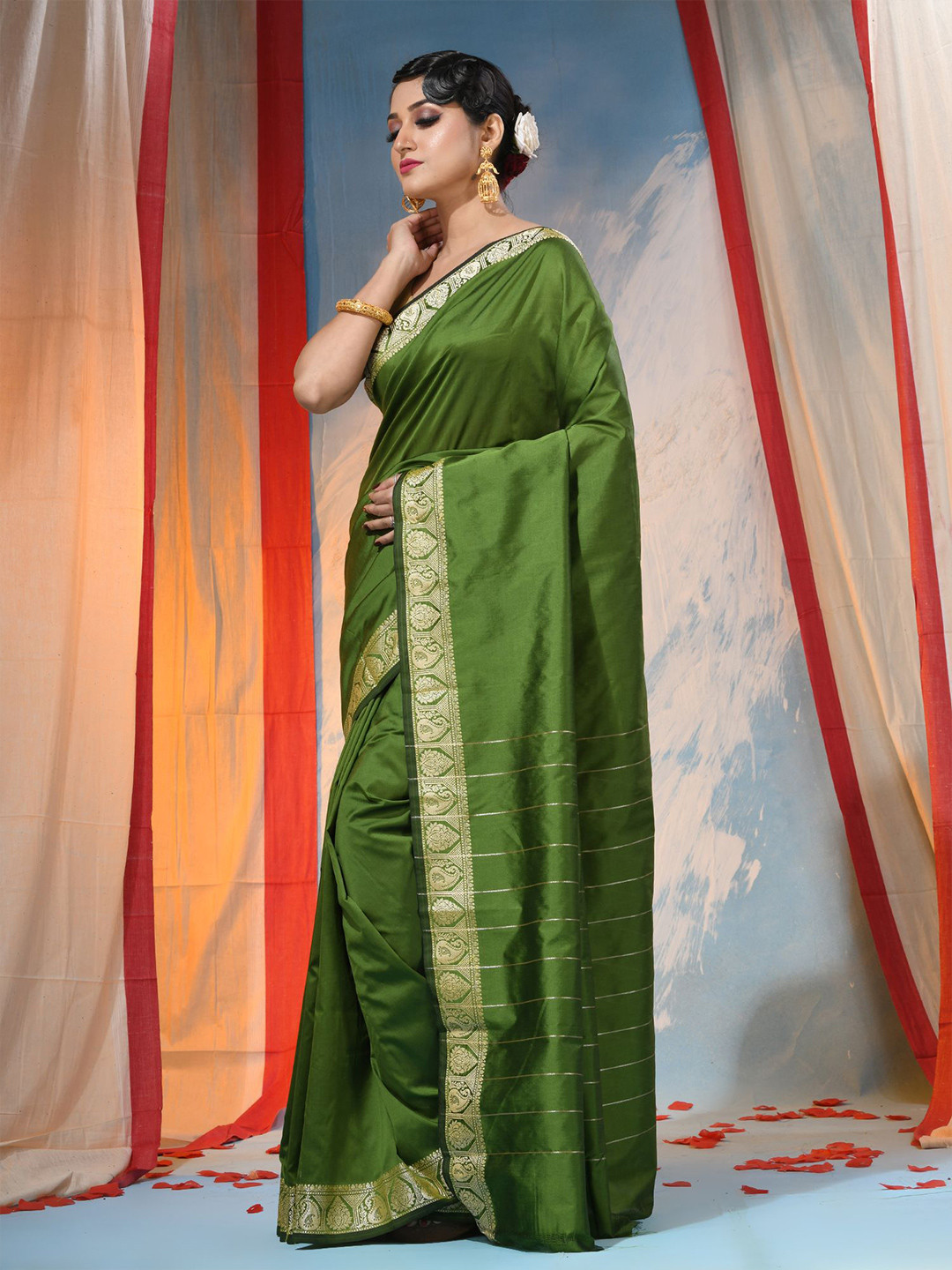 

DESH BIDESH Woven Design Zari Saree, Green