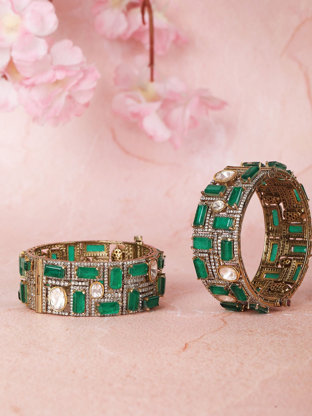 

AURAA TRENDS Set Of 2 Brass Plated Stones Studded Bangles, Gold