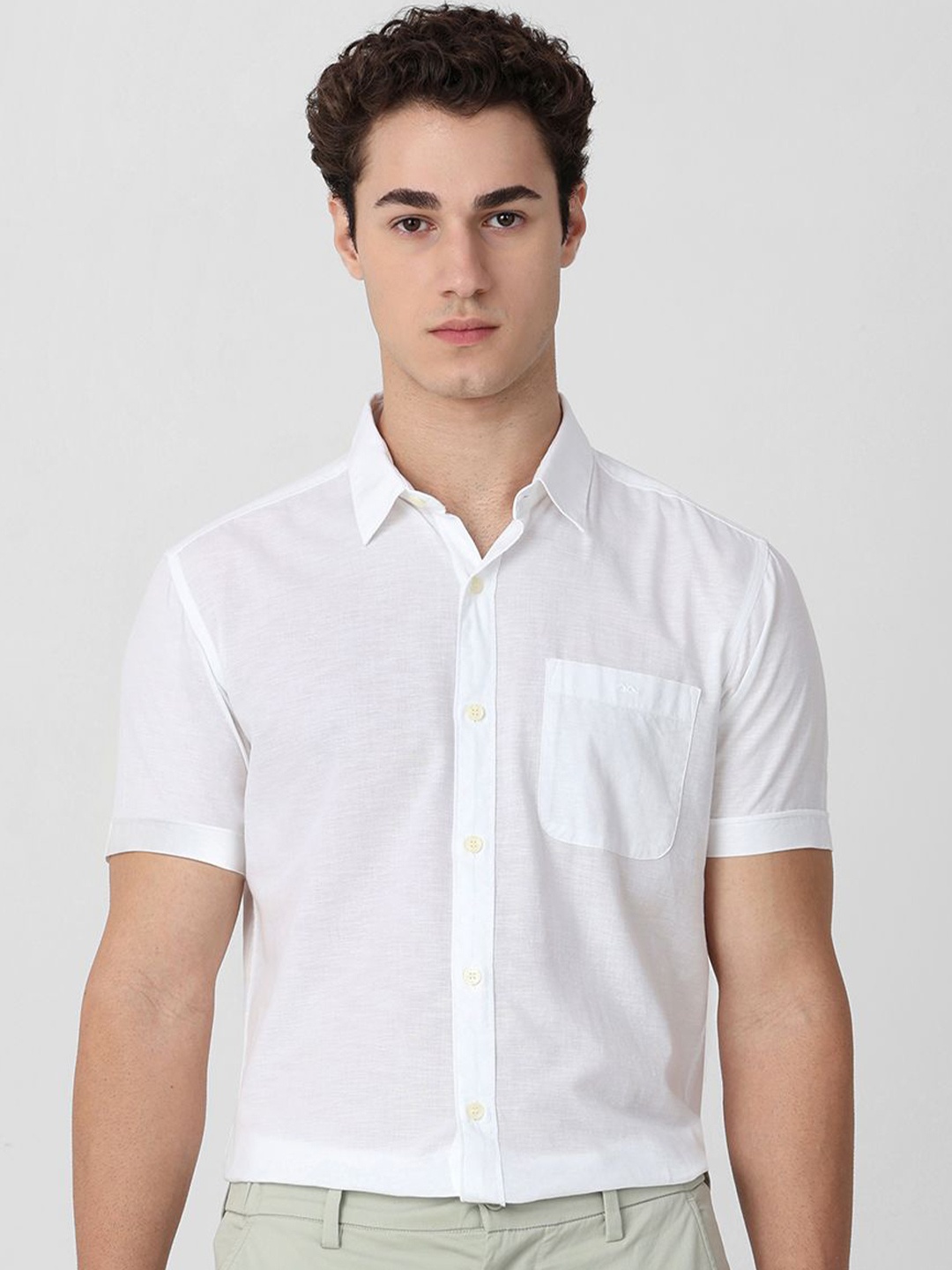 

Mufti Men Cutaway Collar Solid Cotton Slim Fit Casual Shirt, White