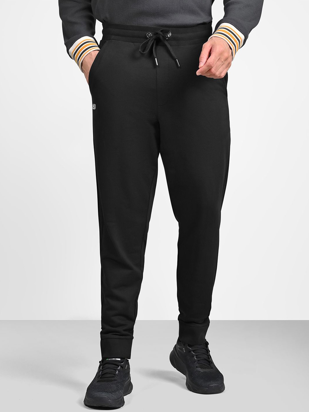 

Skechers Men Mid Rise Cotton Joggers, Black
