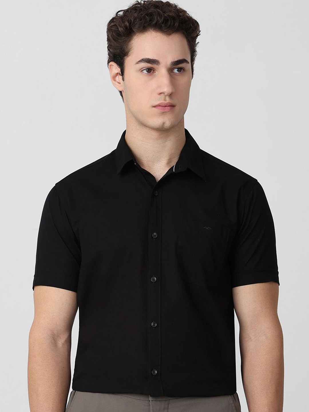 

Mufti Men Cutaway Collar Solid Cotton Slim Fit Casual Shirt, Black