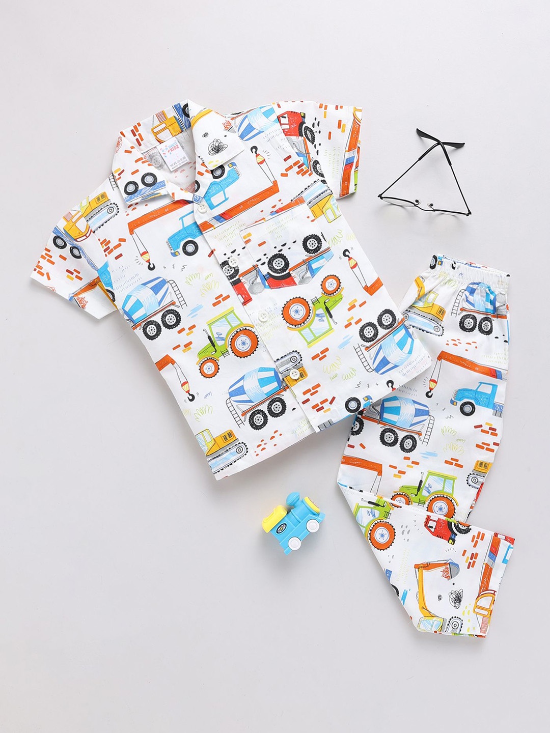 

NAUTI KIDZ Boys Printed Pure Cotton Night suit, White