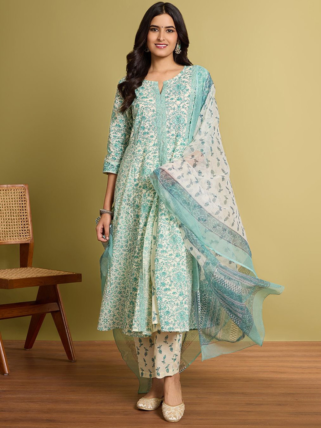 

Taneira Floral Printed Round Neck Regular Pure Cotton Kurta With Trouser With Dupatta, Blue