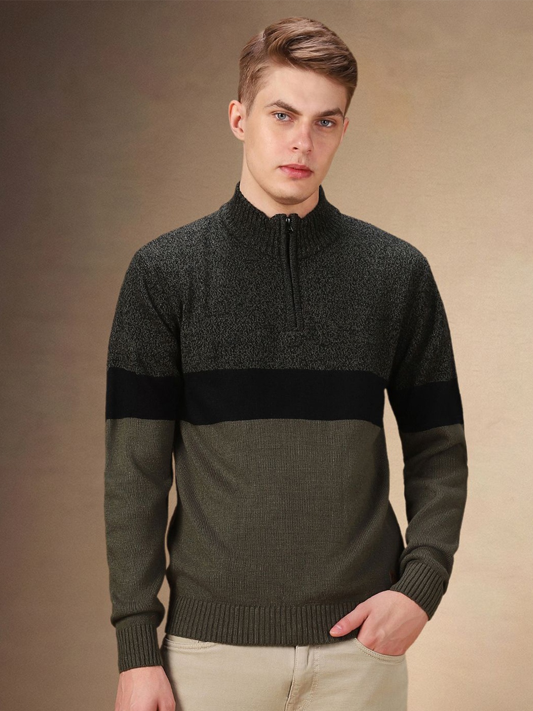 

Dennis Lingo Men Colourblocked Pullover, Black