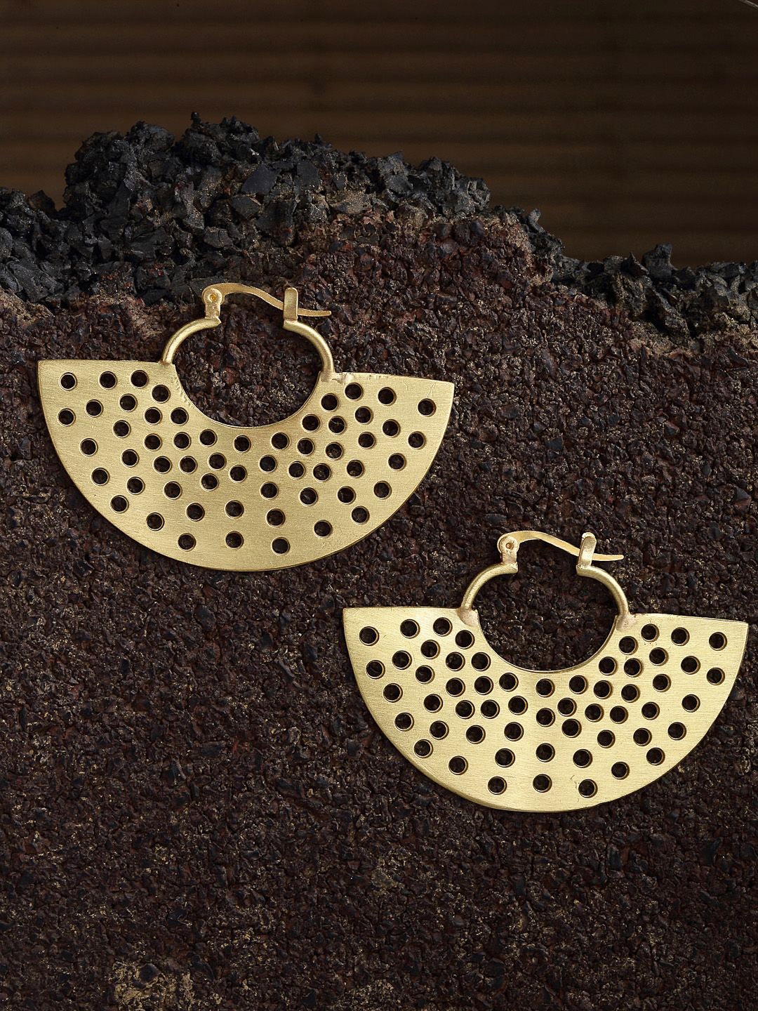 

DressBerry Gold-Plated Contemporary Drop Earrings