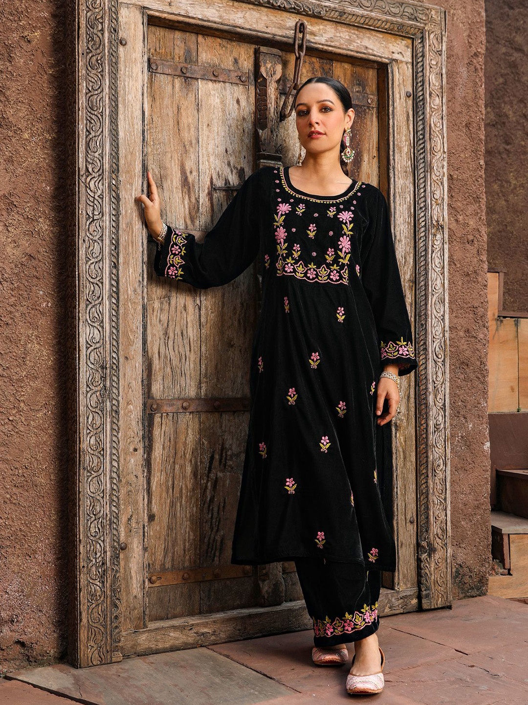 

House of Chikankari Chikankari Woven Kurta Set, Black