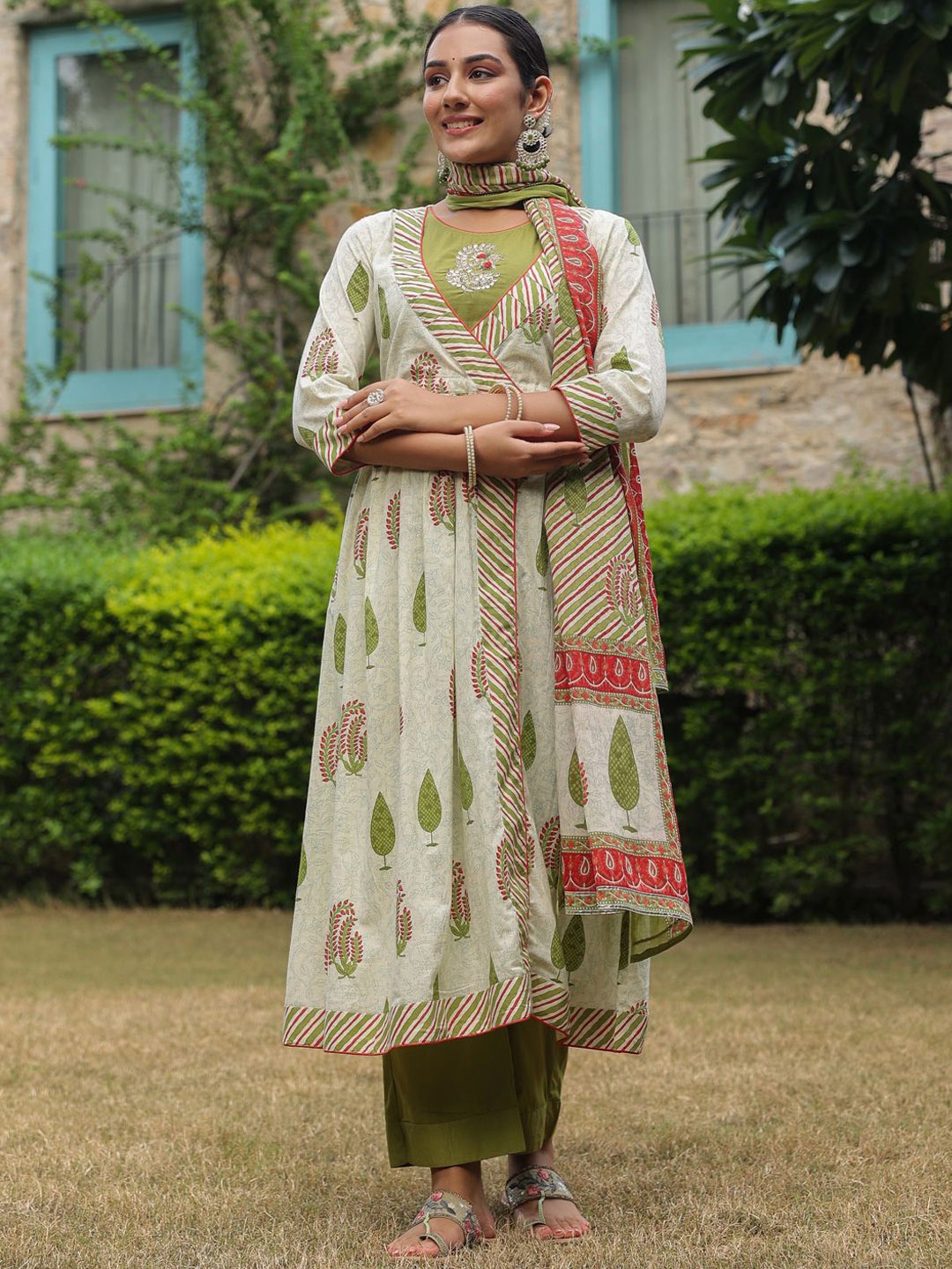 

Jaipur Morni Ethnic Motifs Printed Gotta Patti Pure Cotton Kurta with Trousers & Dupatta, Cream