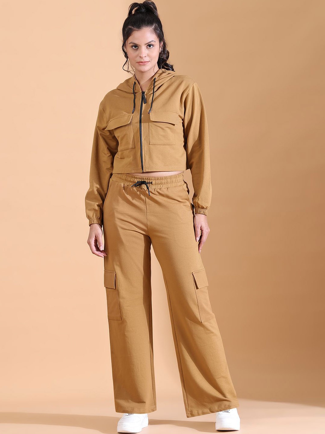 

Aesthetic Bodies Hooded Sweatshirt With Trousers, Brown