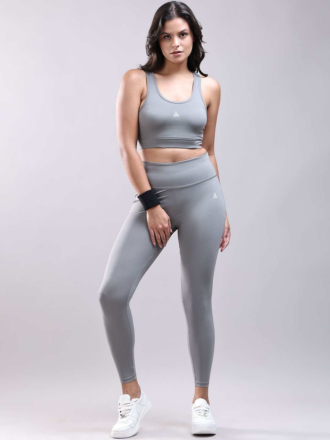 

Aesthetic Bodies Sleeveless Mid-Rise Active Wear Sports Bra & Tights, Grey