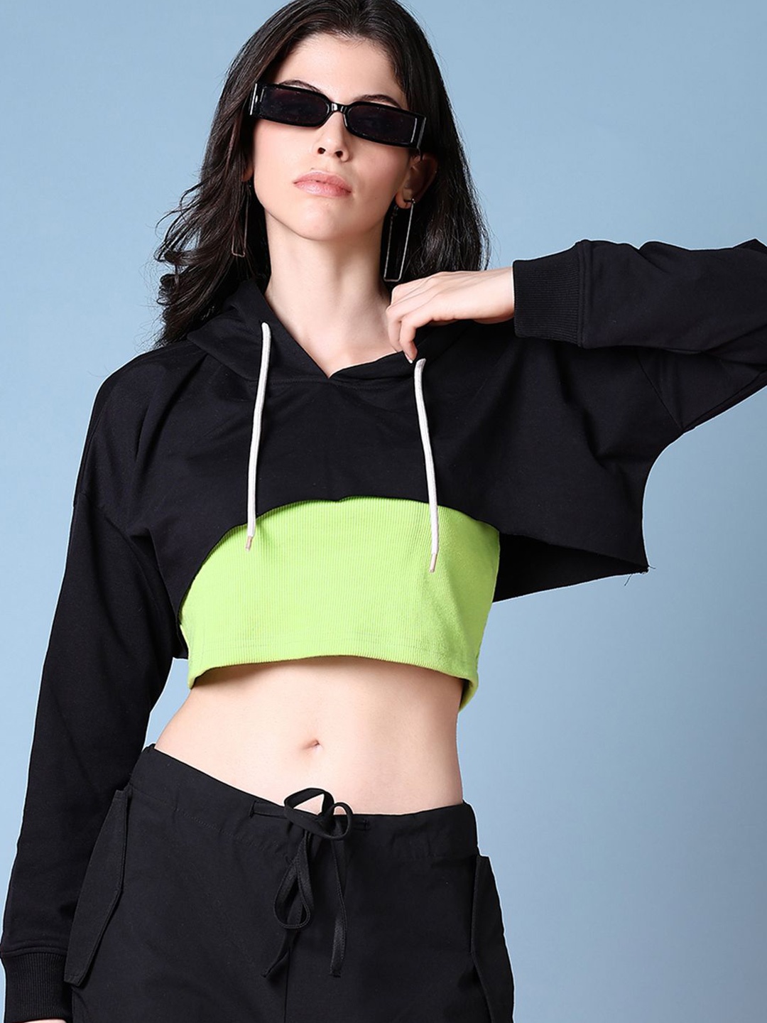 

V-Mart Women Colourblocked Cotton Hooded Neck Sweatshirt, Black