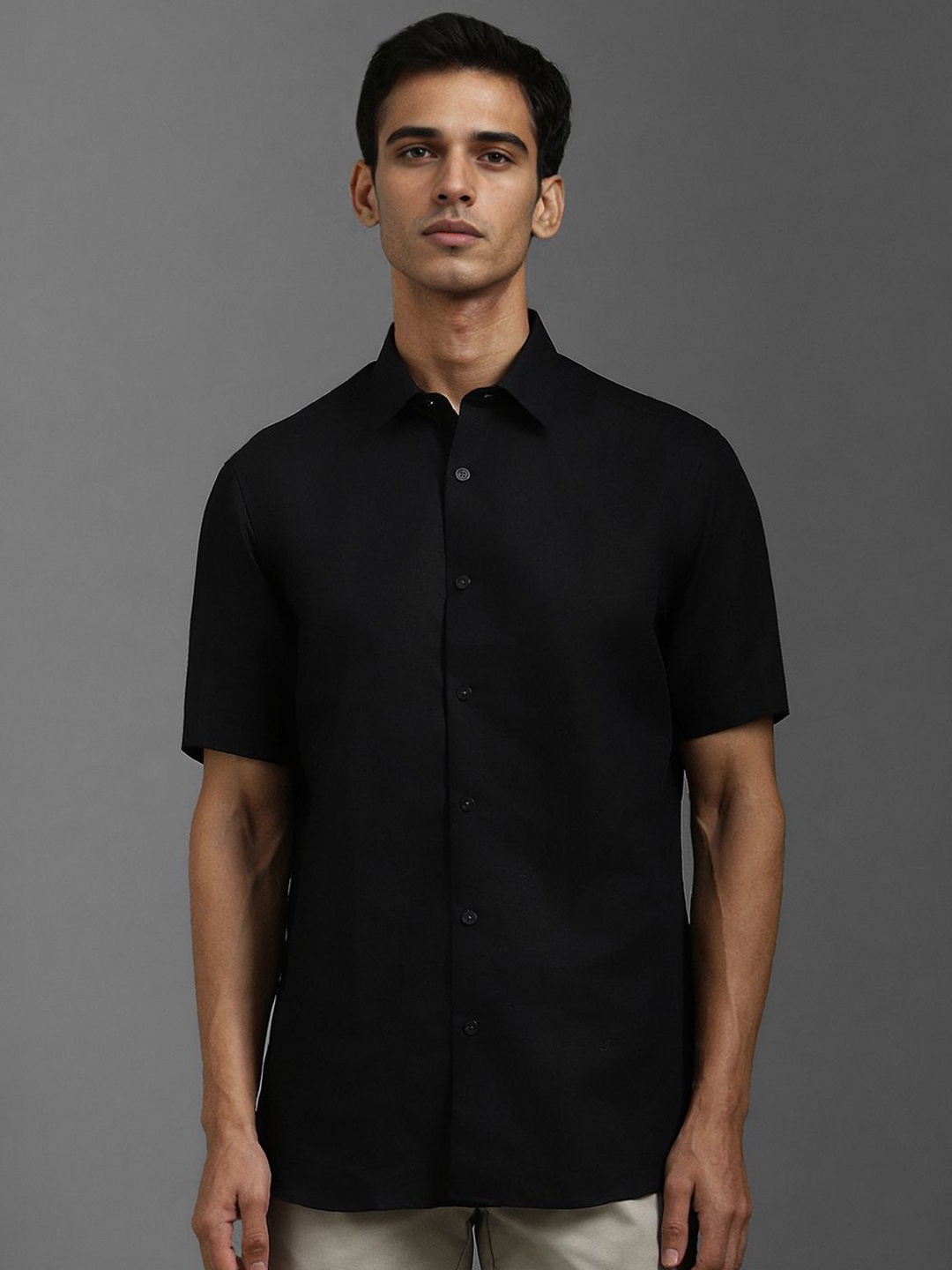

Louis Philippe Men Classic Spread Collar Solid Linen Formal Shirt, Black