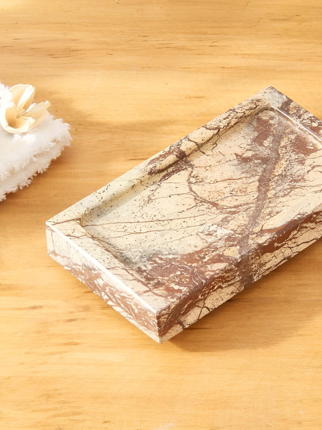 

Home Centre Brown & White Abstract Marble Soap Dish