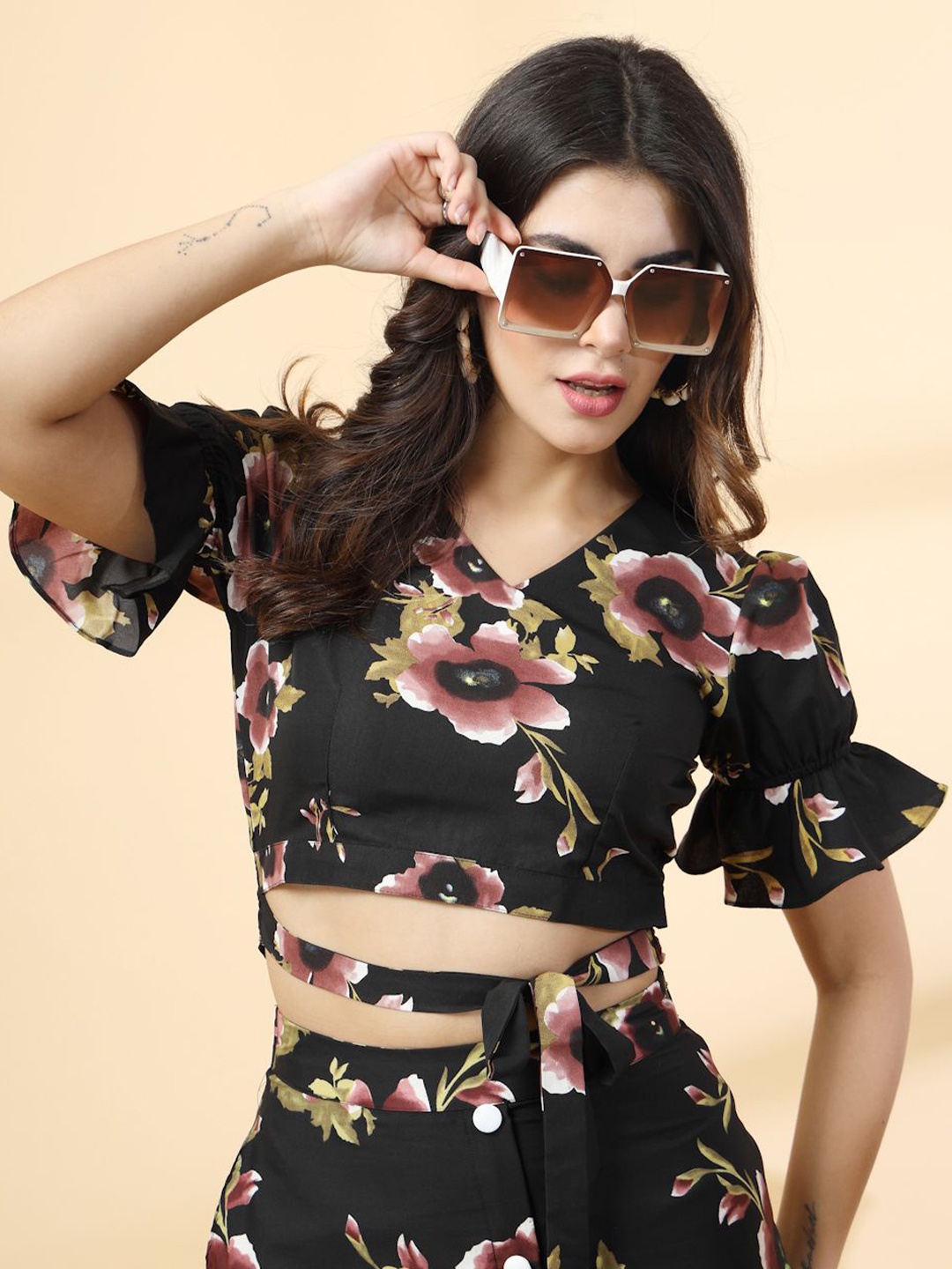 

Oomph! Women Floral Print V-Neck Puff Sleeve Crepe short Top, Black