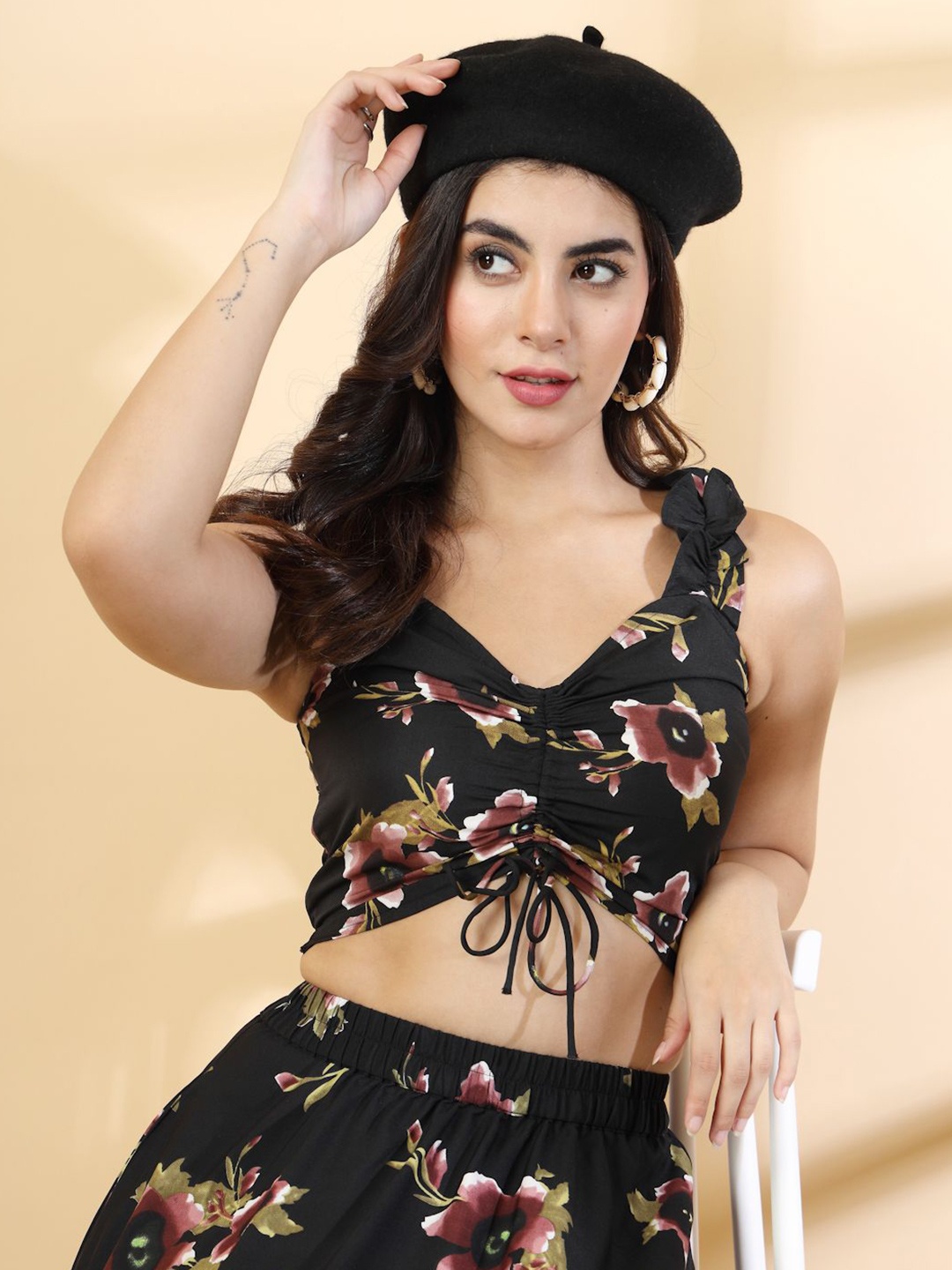 

Oomph! Floral Print Sweetheart Neck Sleeveless Crepe Crop Top, Black