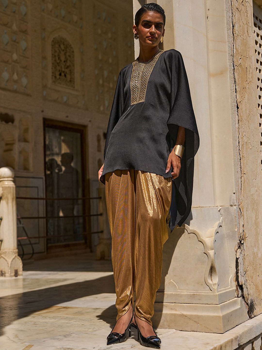 

Dash and Dot Embroidered Round Neck Tunic With Trouser, Gold