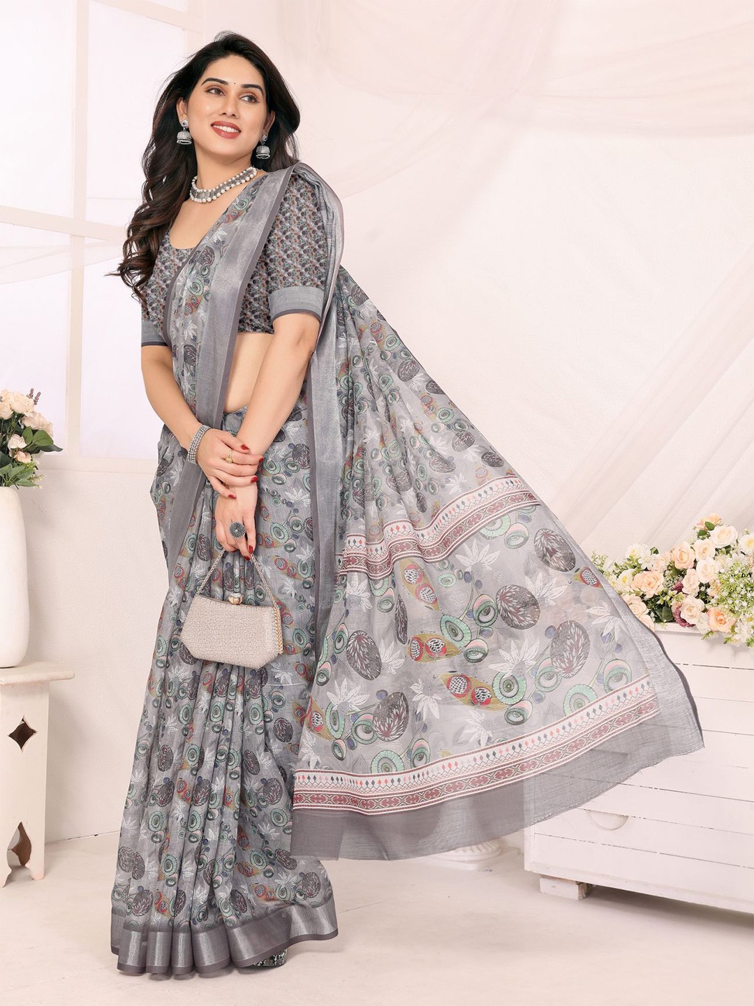 

vj fashion Printed Zari Saree, Black