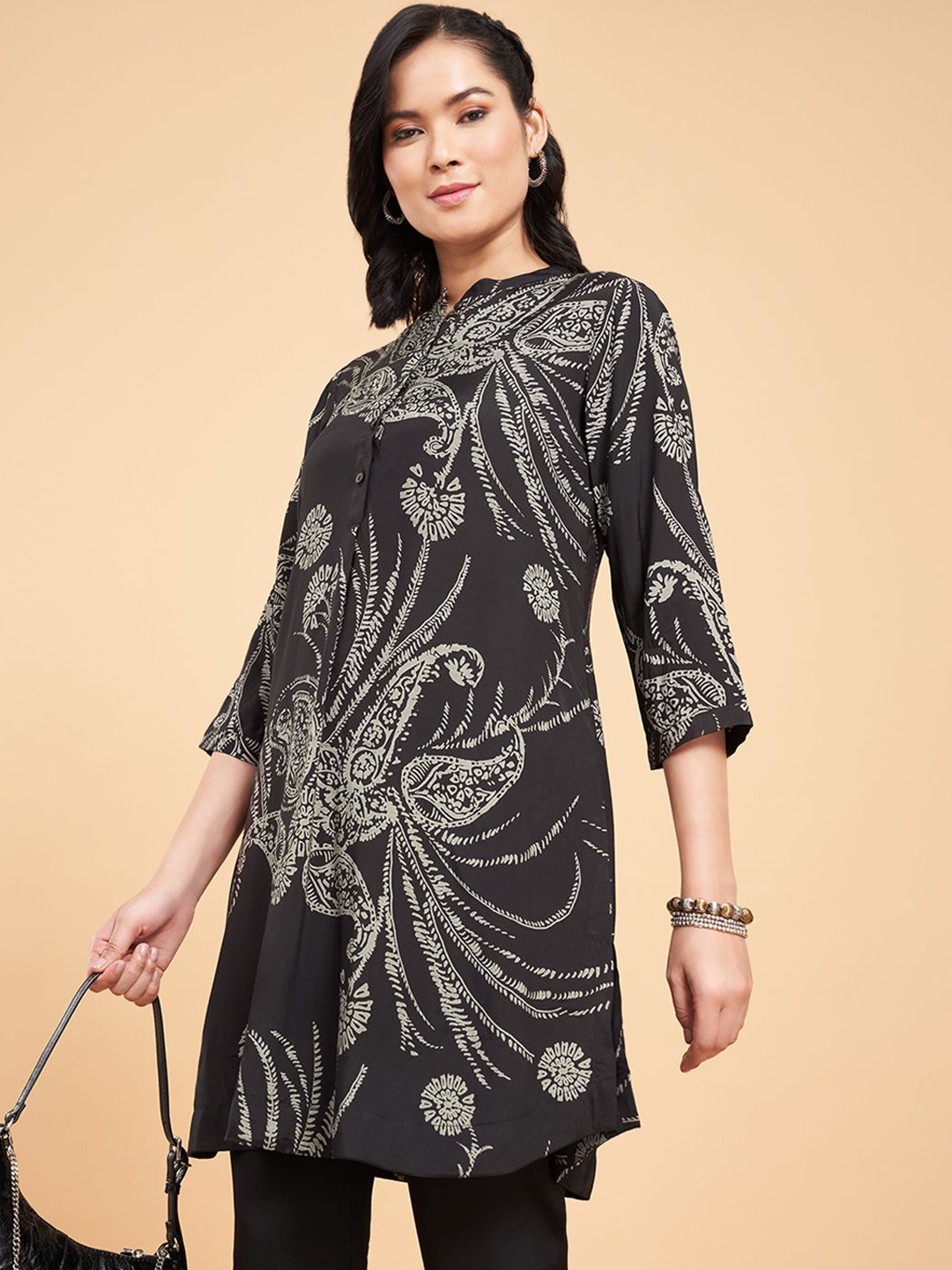 

Marigold Lane Women Mandarin Collar Printed Tunic, Black