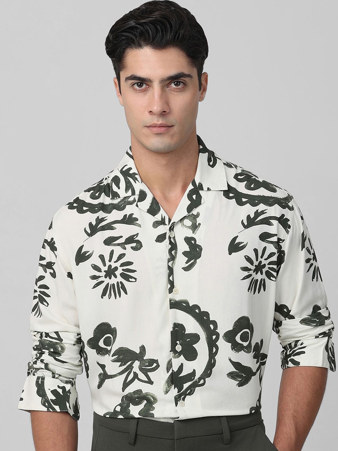 

Mufti Men Cuban Collar Floral Printed Relaxed Fit Casual Shirt, Off white