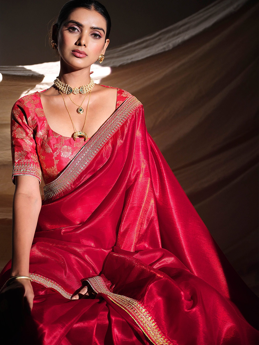 

Sangria Embroidered Shimmer Look Saree With Unstitched Blouse, Maroon