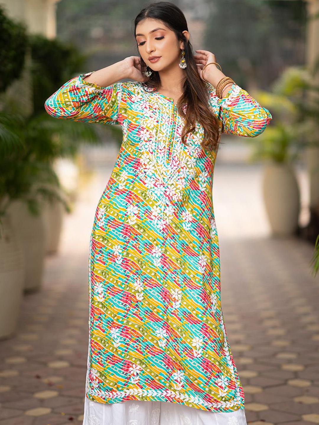 

Rangreza Ethnic Floral Embroidered Chikankari Cotton Straight Kurta, Green