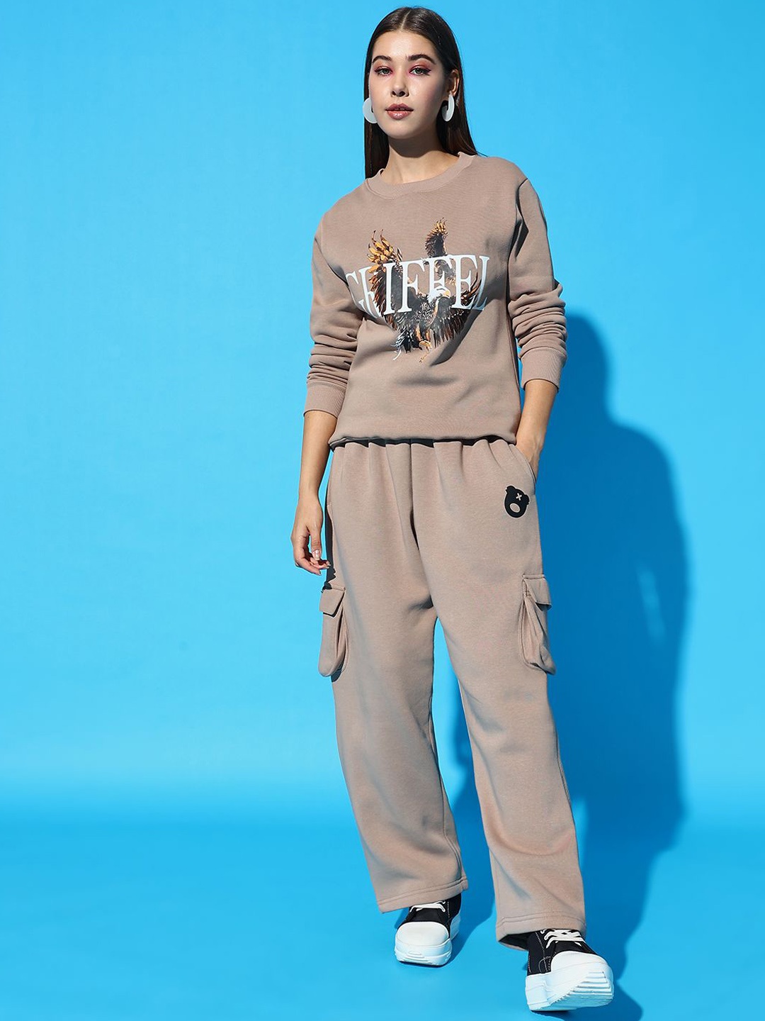 

GRIFFEL Women Graphic Printed Round Neck Long Sleeves Sweatshirt & Trousers Winter Co-Ords, Camel brown