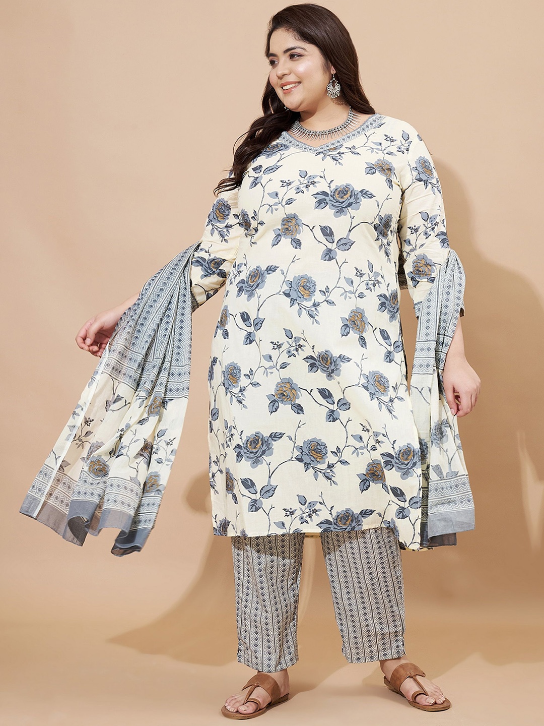 

Vbuyz Grey Floral Printed V-Neck Three-Quarter Sleeves Kurta With Trouser With Dupatta