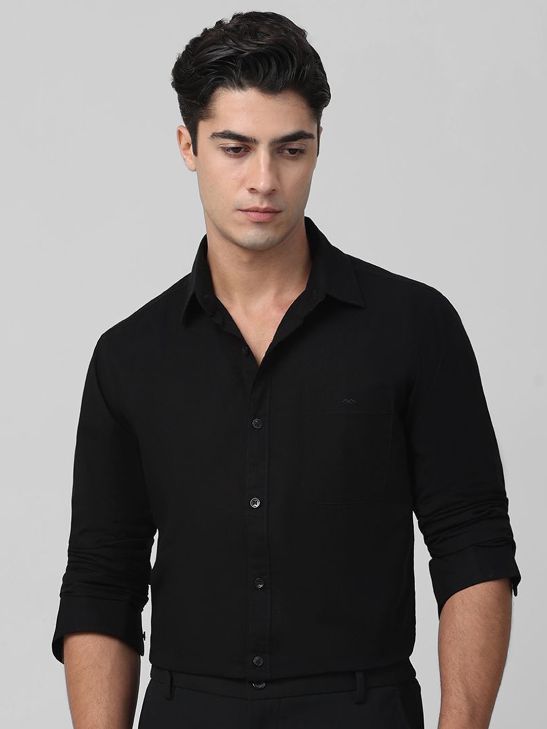 

Mufti Men Cutaway Collar Solid Cotton Slim Fit Casual Shirt, Black