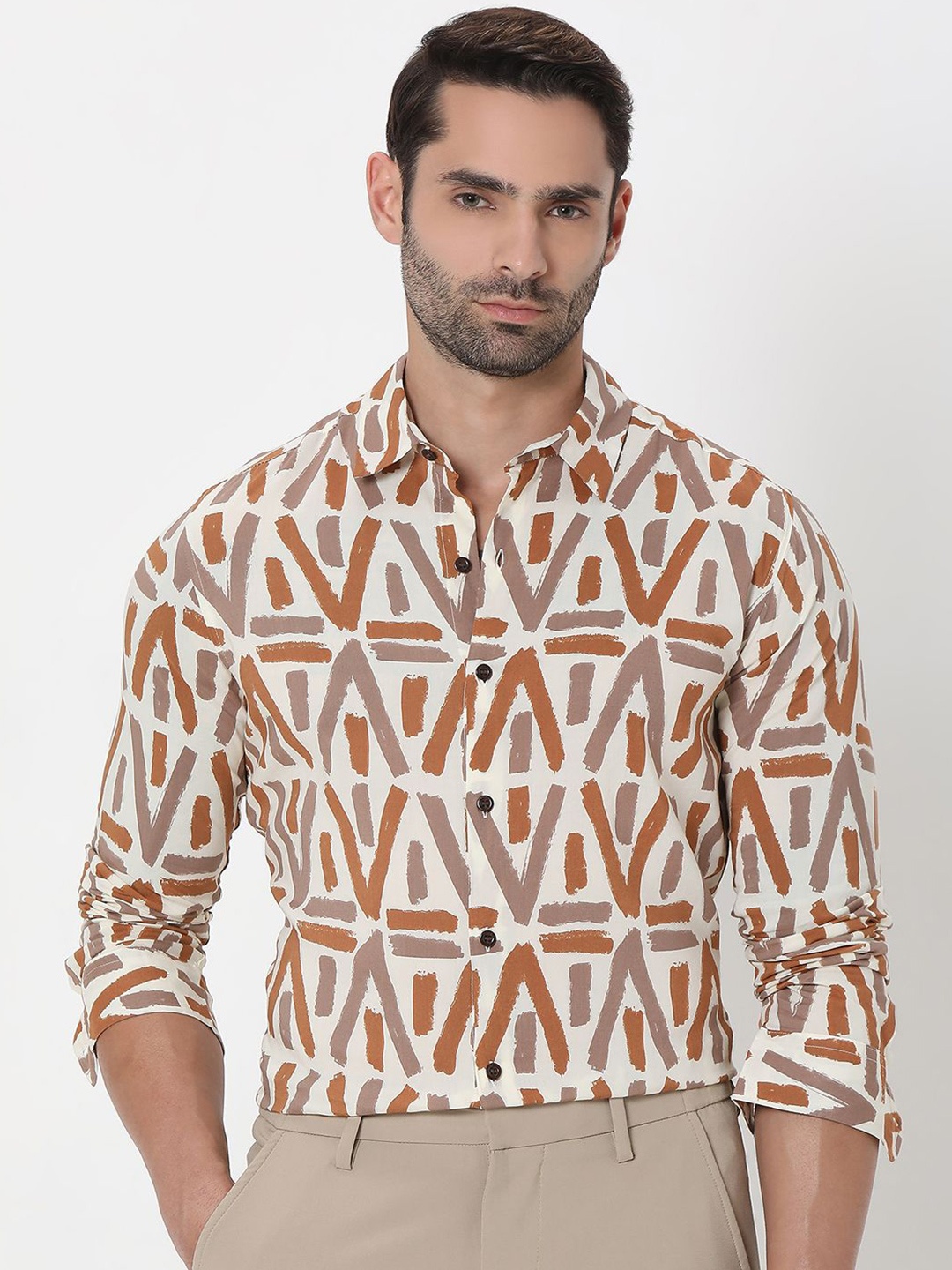 

Mufti Men Cutaway Collar Geometric Printed Cotton Slim Fit Casual Shirt, Beige