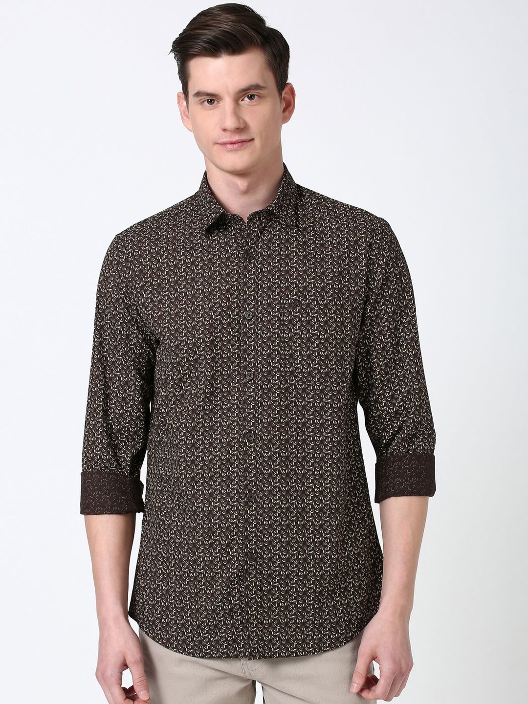 

Peter England Casuals Men Slim Fit Floral Opaque Printed Casual Shirt, Brown