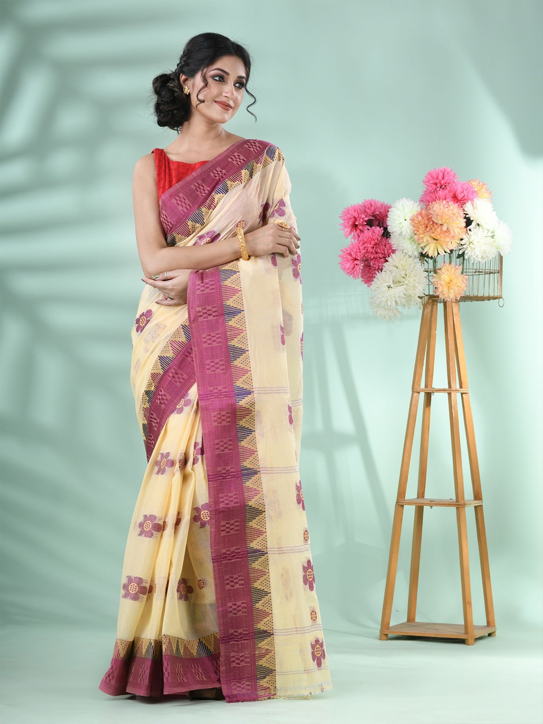 

DESH BIDESH Woven Design Pure Cotton Handloom Saree, Cream
