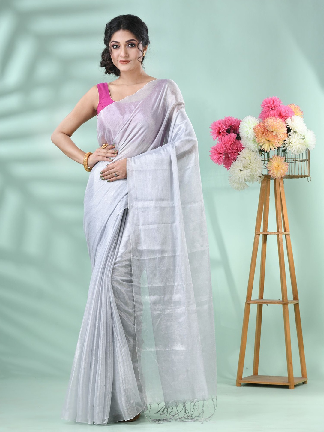 

DESH BIDESH Solid Handloom Saree, White