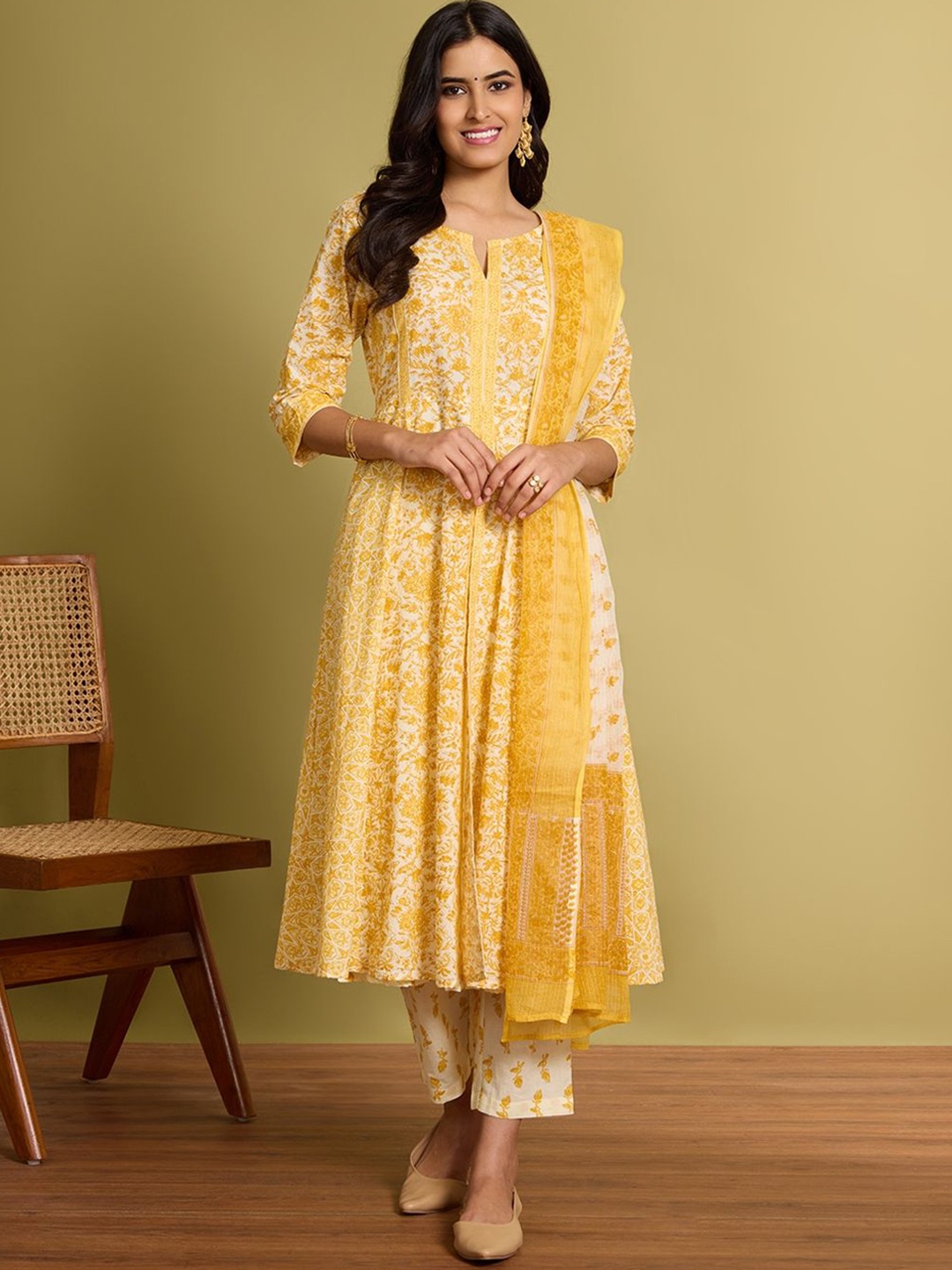 

Taneira Floral Printed Round Neck Regular Pure Cotton Kurta With Trouser With Dupatta, Yellow