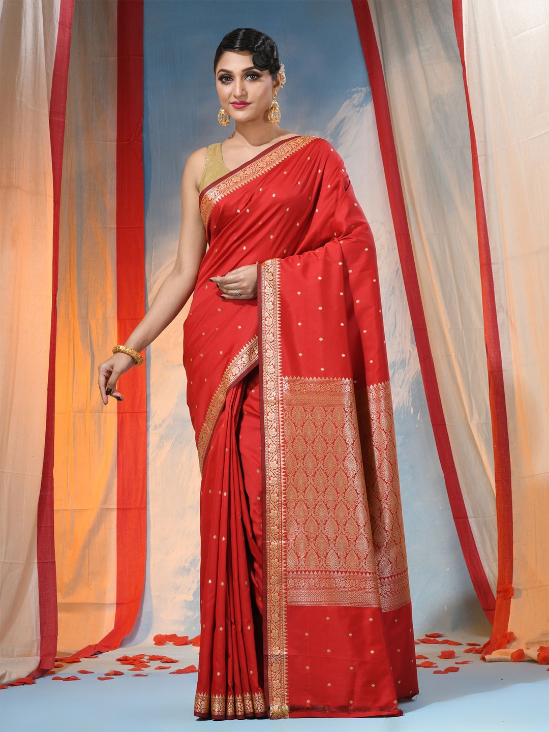

DESH BIDESH Woven Design Zari Silk Blend Saree, Red