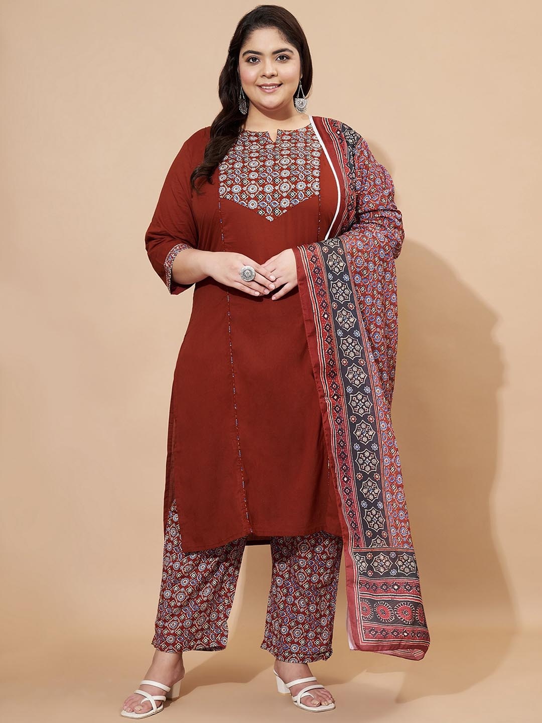 

Vbuyz Maroon Floral Printed Round Neck Panelled Straight Kurta With Trouser With Dupatta