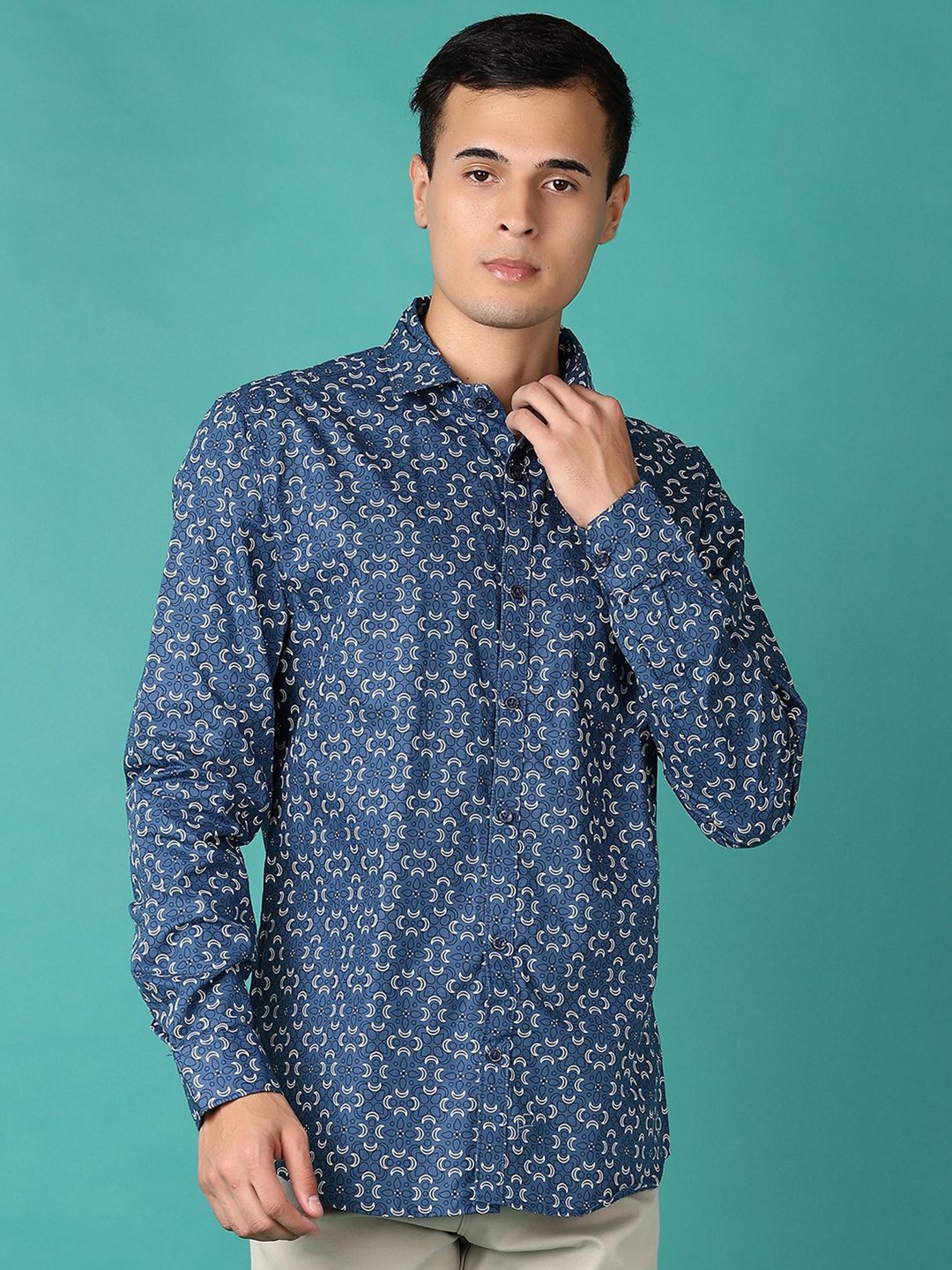 

V-Mart Men Spread Collar Ethnic Motifs Printed Cotton Casual Shirt, Blue